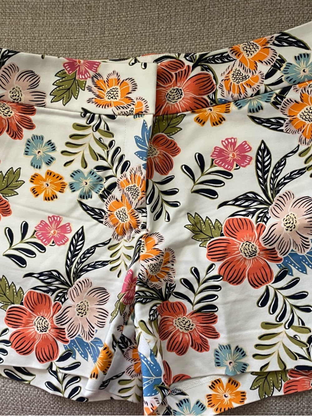 LOFT White Shorts with Coral Floral Print size 4